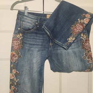 DRIFTWOOD Blue Jeans with Floral Embroidery